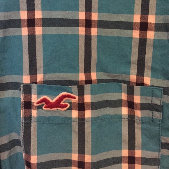 🚫 SOLD 🚫 Hollister Button Up - Picture 2 of 3