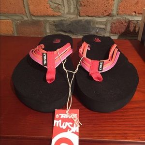 TEVA - black with pink tongs