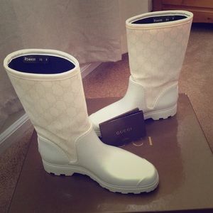 WHITE GUCCI RAINBOOTS!