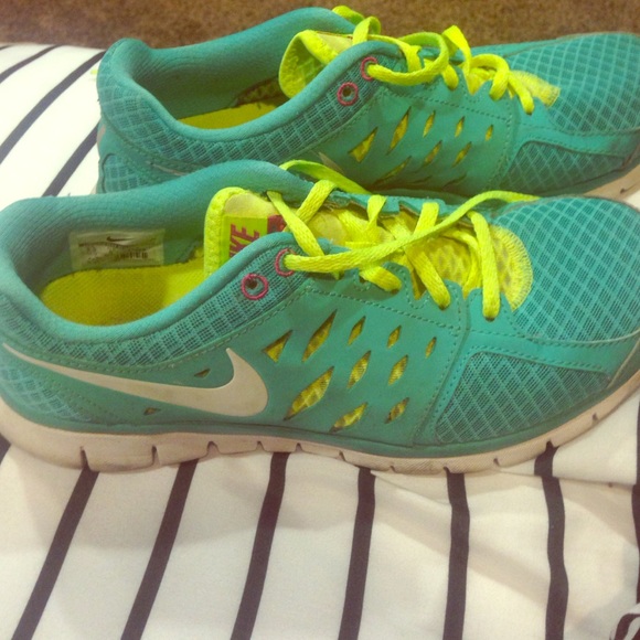 'Nike Flex 2013 Run' shoes. Willing to lower price