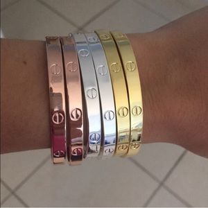 1 Gold Bracelet