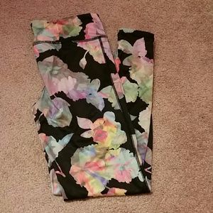 Black and floral spandex - like leggings