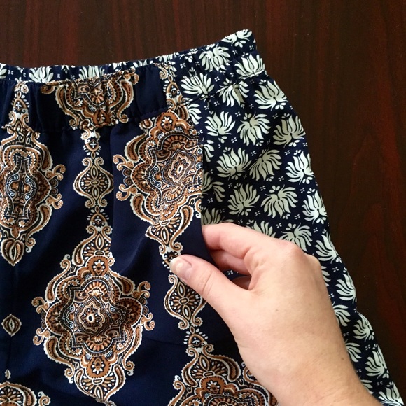 H&M high-waisted shorts with pockets - Picture 2 of 4