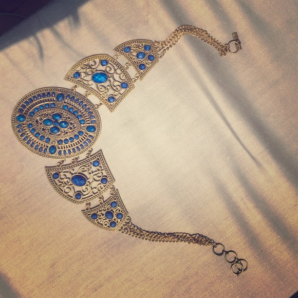 Blue oversized necklace