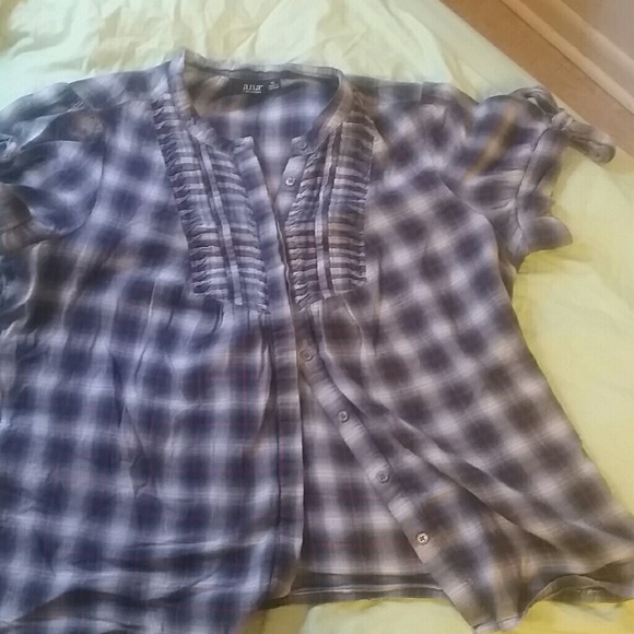 Gray Plaid Button-down short sleeved shirt - Picture 1 of 3