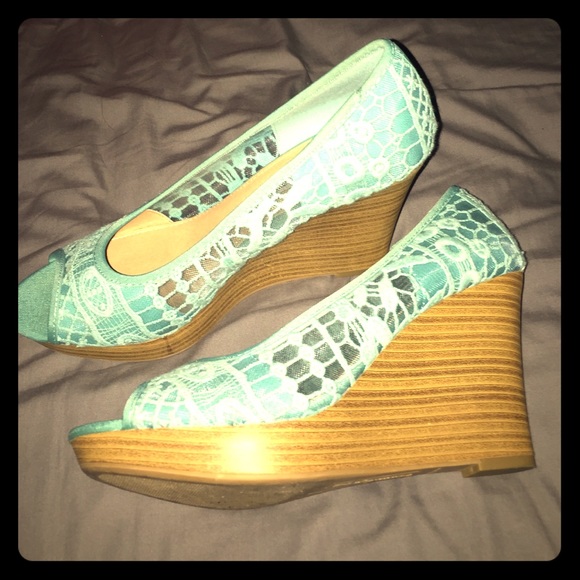 AE Heels - Picture 1 of 3