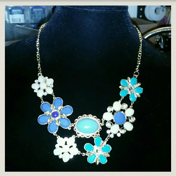 Flower necklace bib blue and gold NWOT - Picture 2 of 2