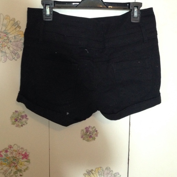 BLACK RUE 21 SHORTS - Picture 3 of 3