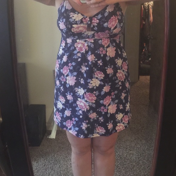 Flowered spaghetti strap dress - Picture 3 of 4