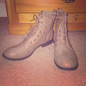👊🏻❤️Taupe Short Combat Boots❤️👊🏻