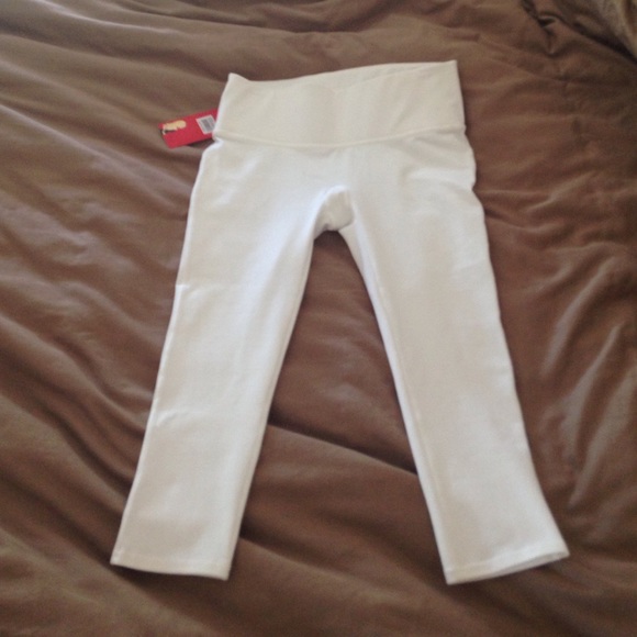 SPANX tummy control white capris!