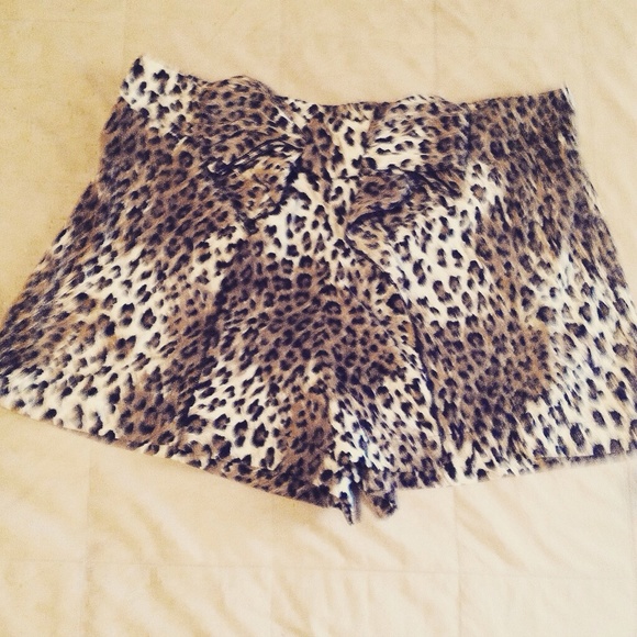 leopard print 'bow' shorts