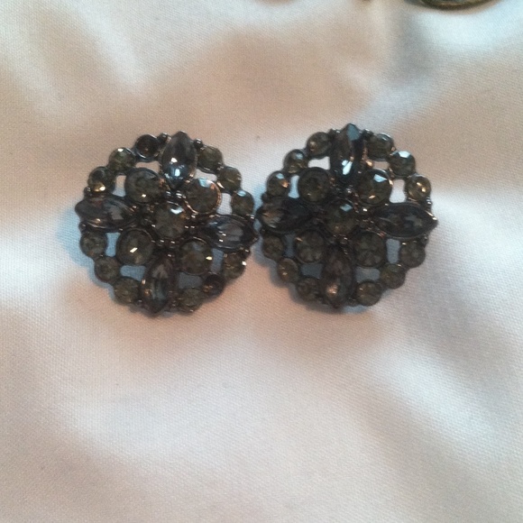 Earrings and necklaces - Picture 2 of 4