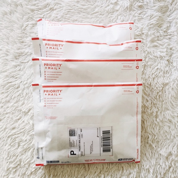 Shipping out orders💖