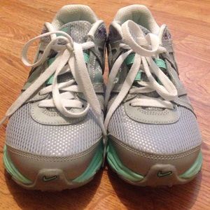 Nike Reax in mint and grey