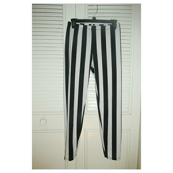 Black and white stripe  leggings