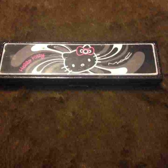 MAC limited edition HELLO KITTY