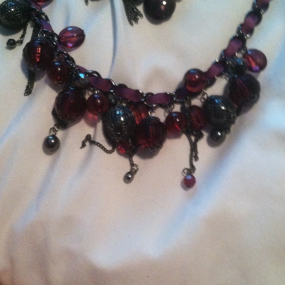 Matching necklace and bracelets - Picture 2 of 4