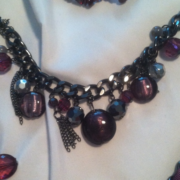 Matching necklace and bracelets - Picture 3 of 4