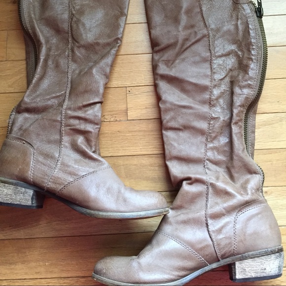 Boots - Picture 2 of 4