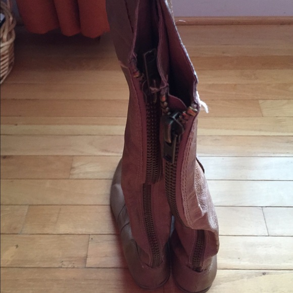 Boots - Picture 3 of 4