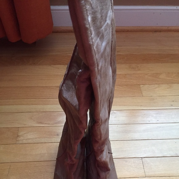Boots - Picture 4 of 4