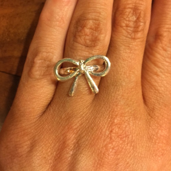 Bow Ring - Picture 2 of 4
