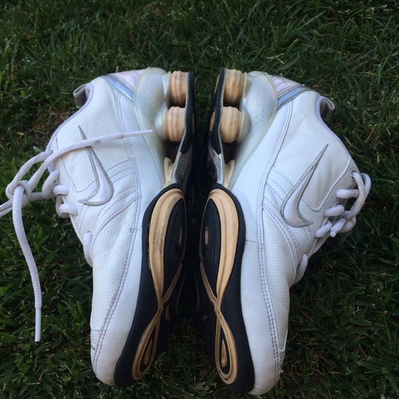 Nike Shoes - Nike shox size 6