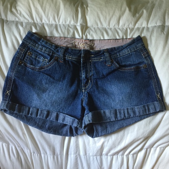 Medium wash Jean shorts - Picture 1 of 4