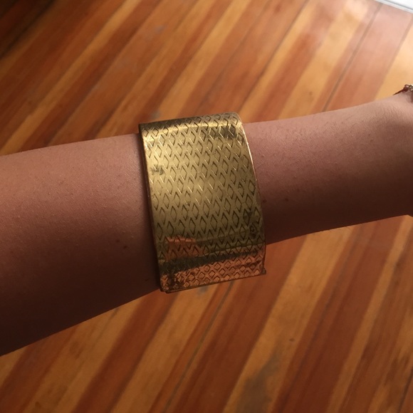 Cuff bracelets - Picture 2 of 4