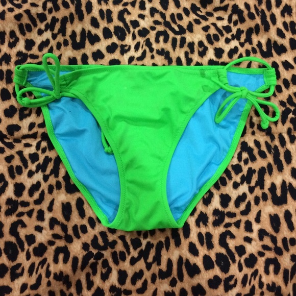 Bright Green VS Bikini Bottom