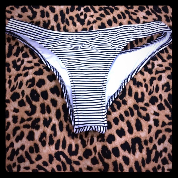 VS Itsy Bikini Bottom