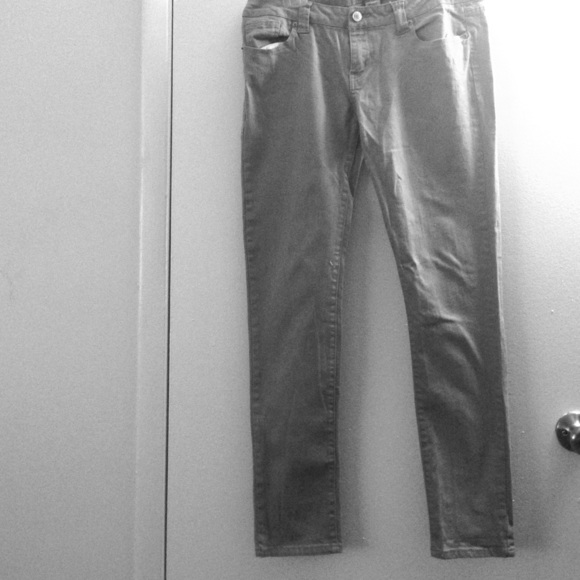 Form fitting gray skinny jeans!