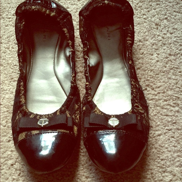 Elie Tahari ballet flats
