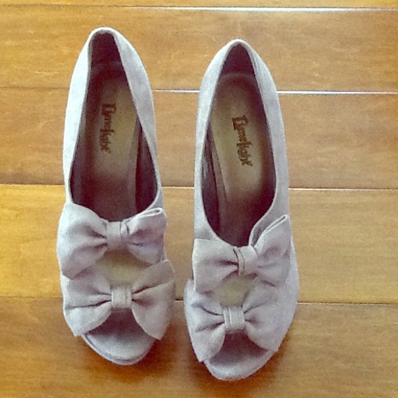 Tan Bow suede shoes, size 9, Charlotte Russe