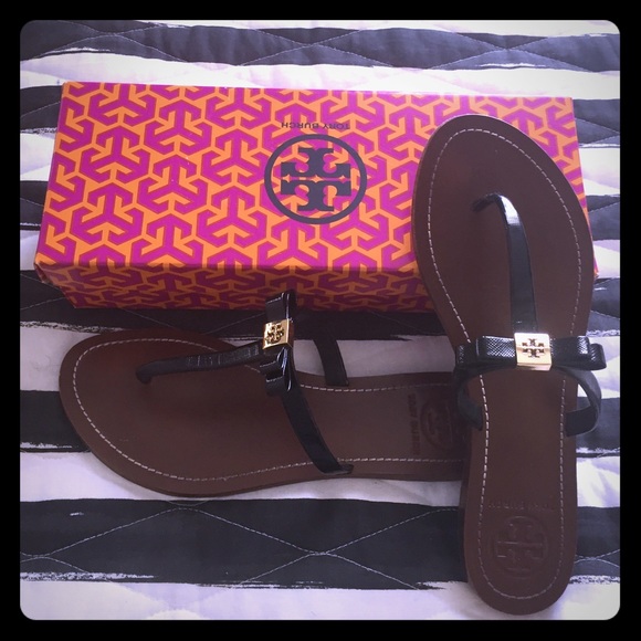 Tory Burch 
Leighanne Bow Thong Sandal, Black