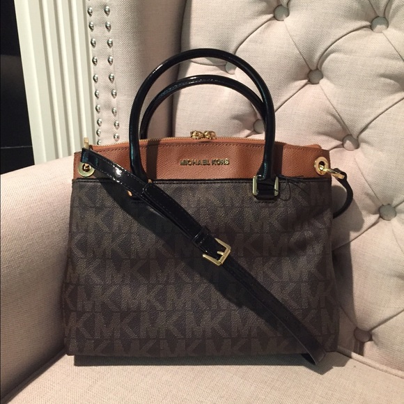 Michael Kors 'Aubrey' medium bag w/shoulder strap!