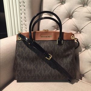 Michael Kors 'Aubrey' medium bag w/shoulder strap!