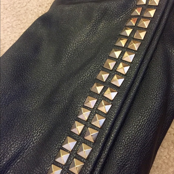 Forever 21 stud clutch. - Picture 4 of 4