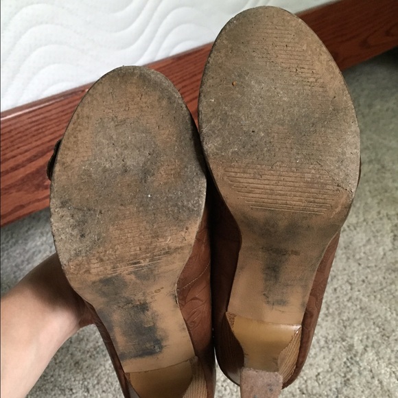 Dollhouse embossed brown heels - Picture 3 of 3