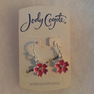 Very cute Flower earrings with rhinestone center.