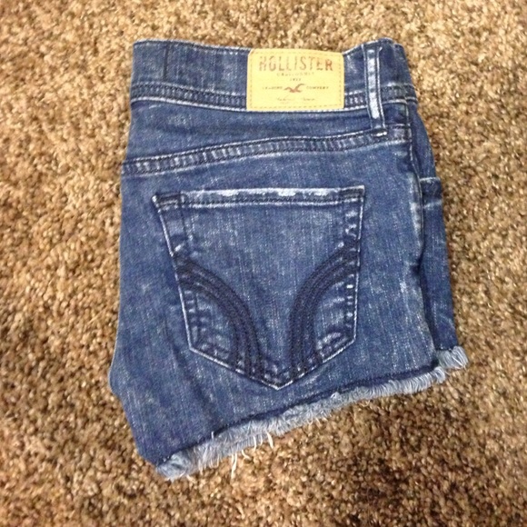 'Hollister' shorts
