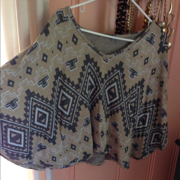 Aztec print poncho - Picture 2 of 3