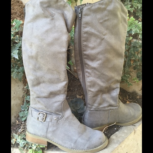 Grey Old Navy Boots!👢 RESERVED