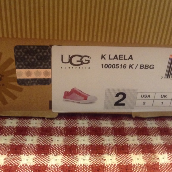 UGG Shoes girls. - Picture 3 of 4