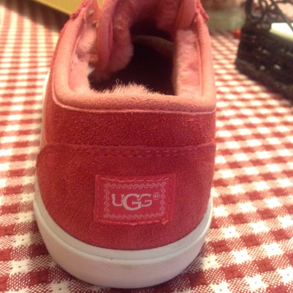 UGG Shoes girls. - Picture 4 of 4