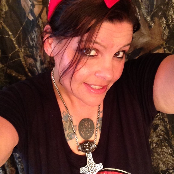 Meet your Posher, Kelly - Picture 3 of 3