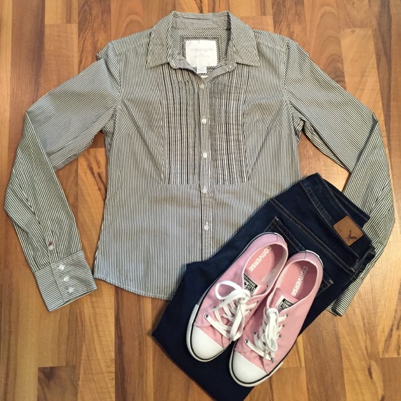 American Eagle Outfitters Tops - 🚫bundled American Eagle Tuxedo Pleat Shirt