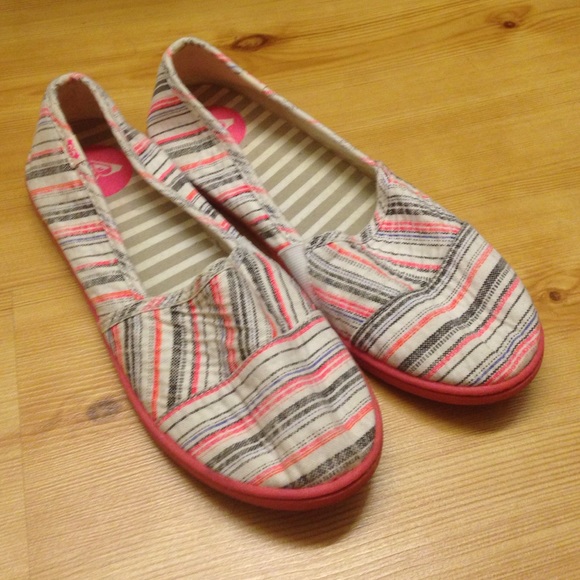 Roxy slide ons