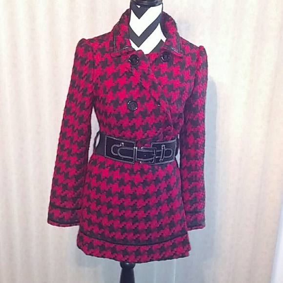 Black and Red medium weight coat. EUC